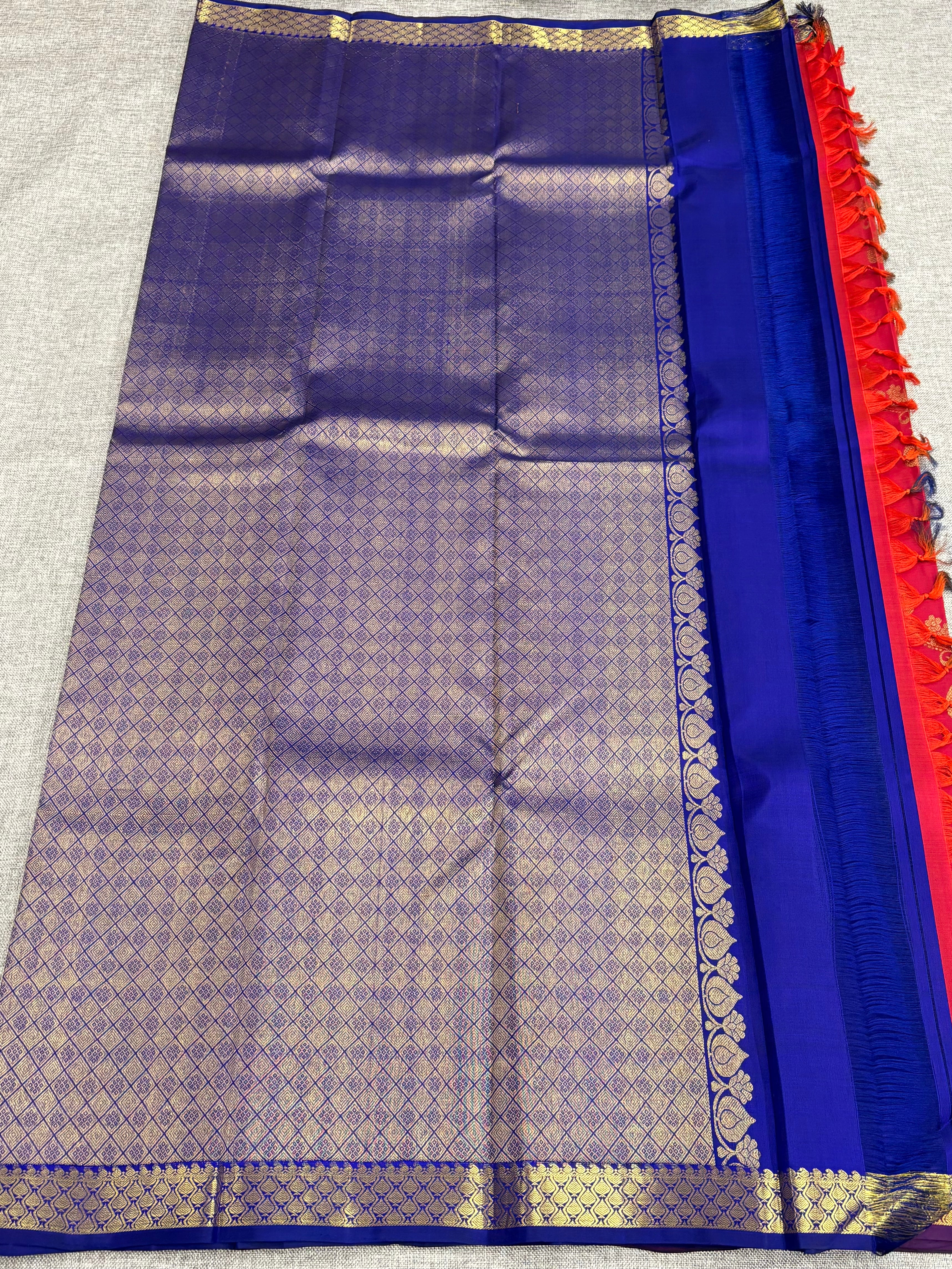 Red Tape border kanchipuram with floral jaals